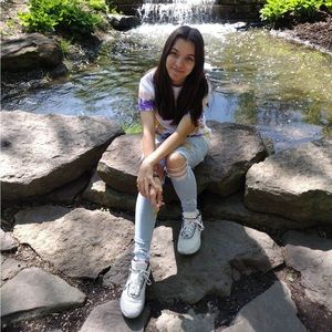 Meet your Posher, Jenessa